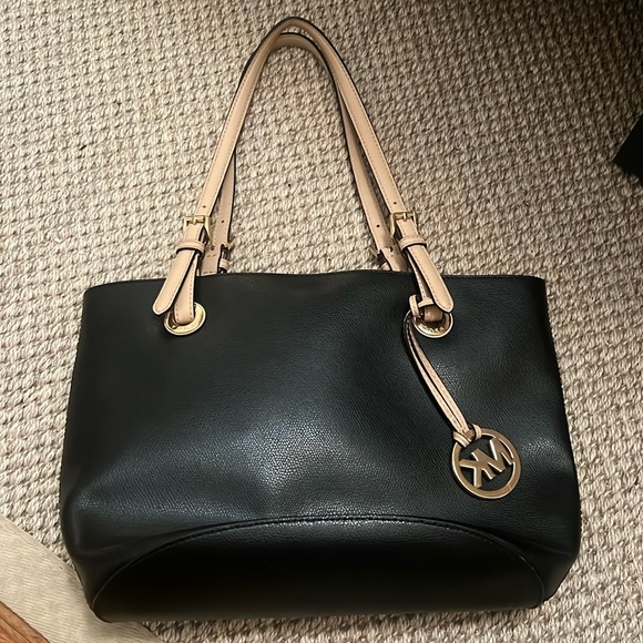 Michael Kors Jet Set Purse Shoulder Bag Black Smooth Leather - Picture 1 of 5